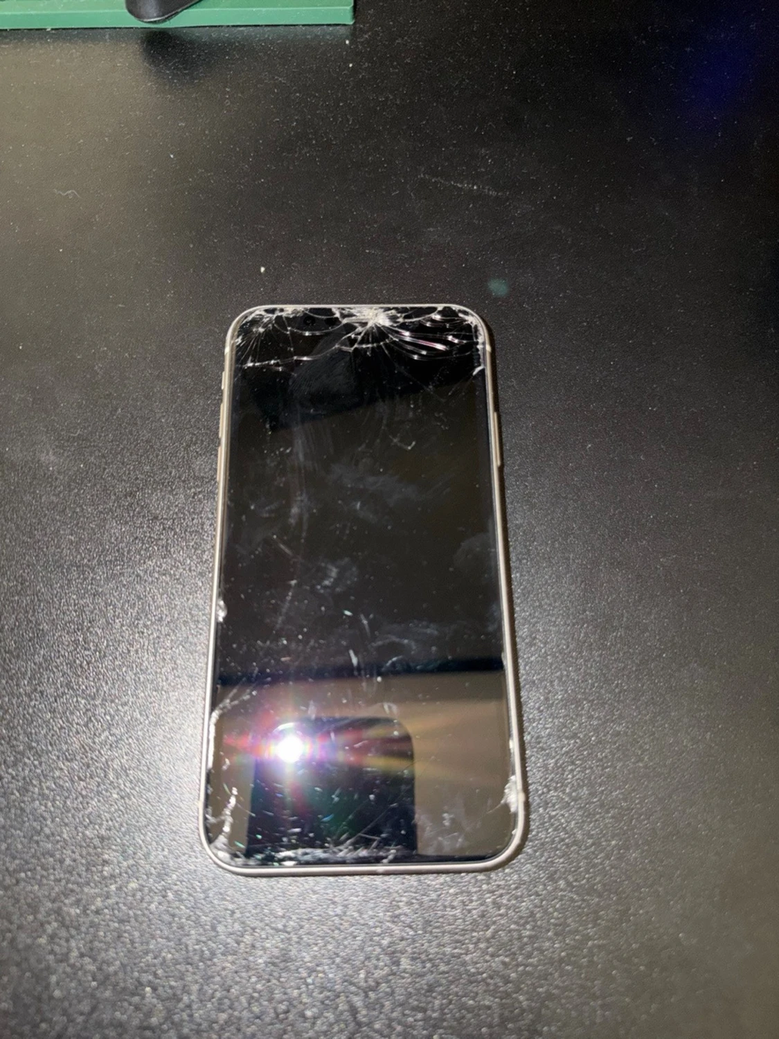 Vit iPhone 11 med dubbla kameror - 2