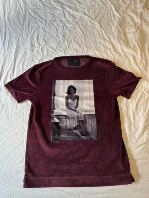 Limitato tshirt - Snygg t shirt.                                                              priset går att diskuteras 