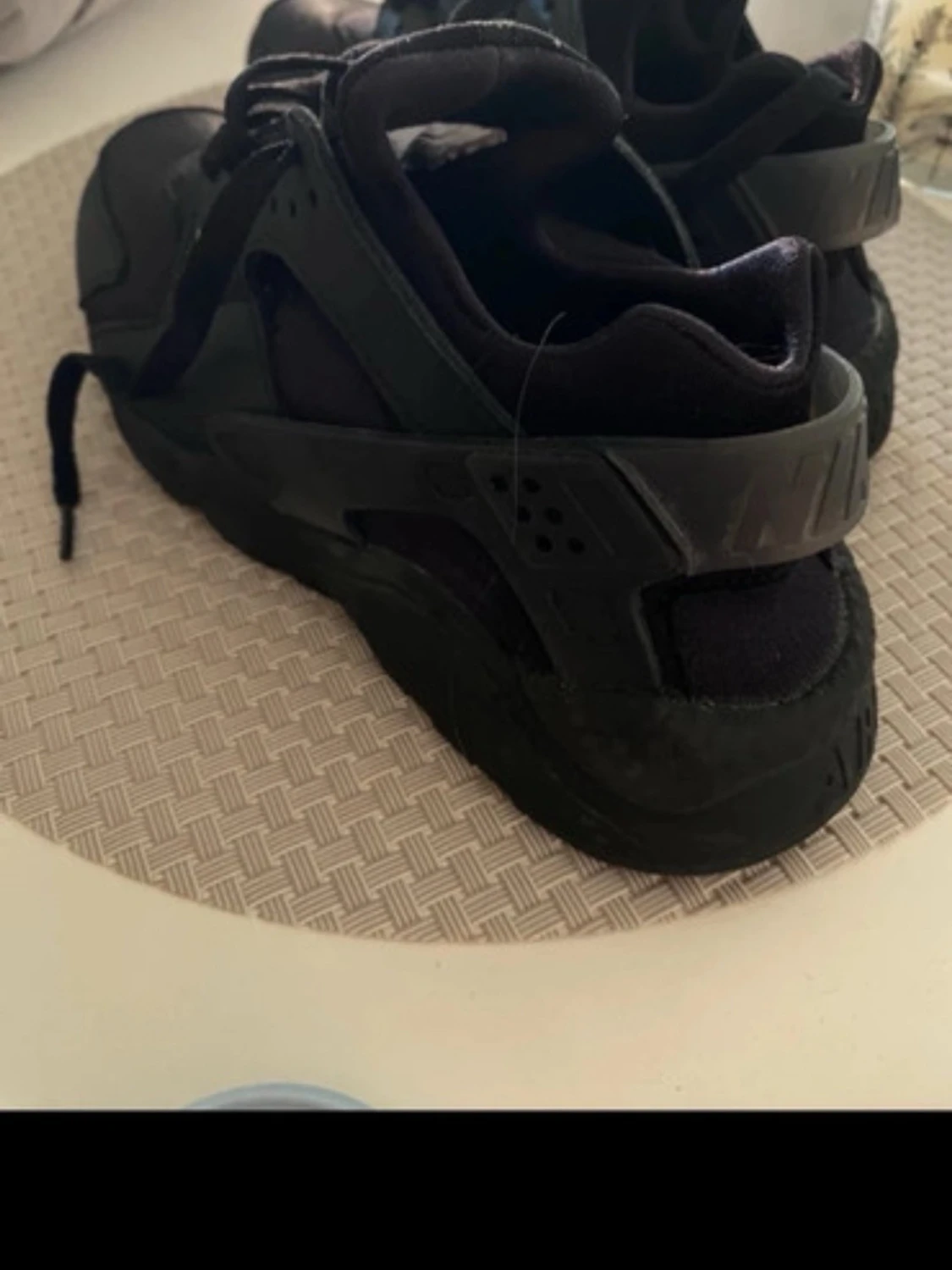 Helvita svarta sneakers - 2