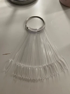 Nagel provstickor  - 23 prov stickor till nagellack. Oanvända 