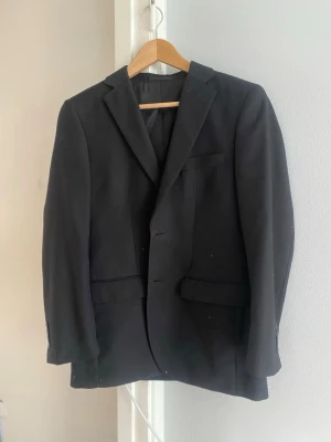 Kostym överdel - Storlek 44. Från dressman.