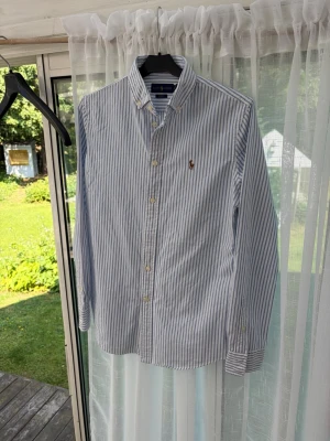 Ralph lauren skjorta  - Stilig Ralph lauren skjorta i storlek S slimfit, riktig fint skick, pris 425kr