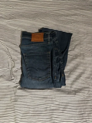 Jack N Jones  - As sköna Jeans i storlek 31/30, jätte bra skick på dem! Har du någon fråga så är det bara skicka ett meddelande! Priset kan diskuteras vid snabb affär!
