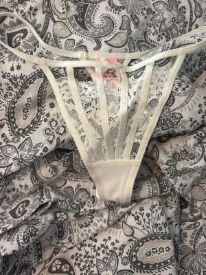 Hunkemöller Trosa  - Vit hunkemöller Trosa oanvänd med lappen kvar😊