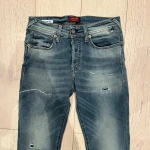 Jack & Jones jeans  - Jack & Jones jeans | Skick - 9/10 | Size - 30/32 |  Fraktar via postnord eller instabox på köparens bekostnad | Hör av dig vid minsta fråga eller fundering // RDL