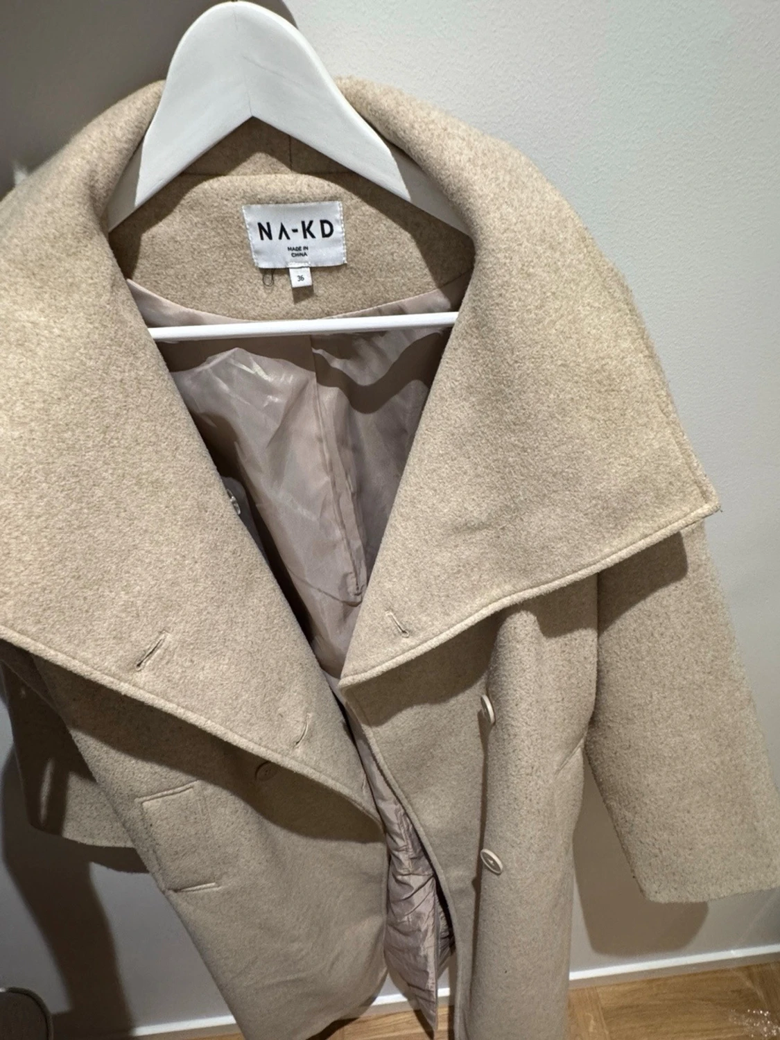 Beige oversized kappa från NA-KD - 2