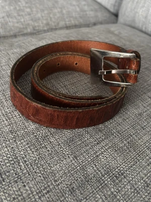 Brunt skärp, krokodilskinn - Snyggt italienskt bälte i krokodilskinn, pris kan diskuteras! Skriv vid minsta fundering 👍👍