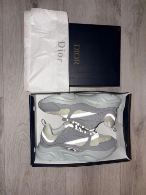 Dior b22 - Säljer Dior b22, storlek 45, helt nya!