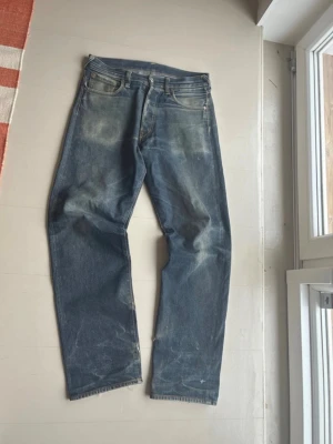 Selvedge evisu jeans - Ett par galna selvege raw denim evisu jeans , 20+ år gamla med fantastisk platina. Kom dm med bud eller frågor!  Midja ~ 41cm Längd~107 Benöppningen ~ 21 Innerben ~ 80 