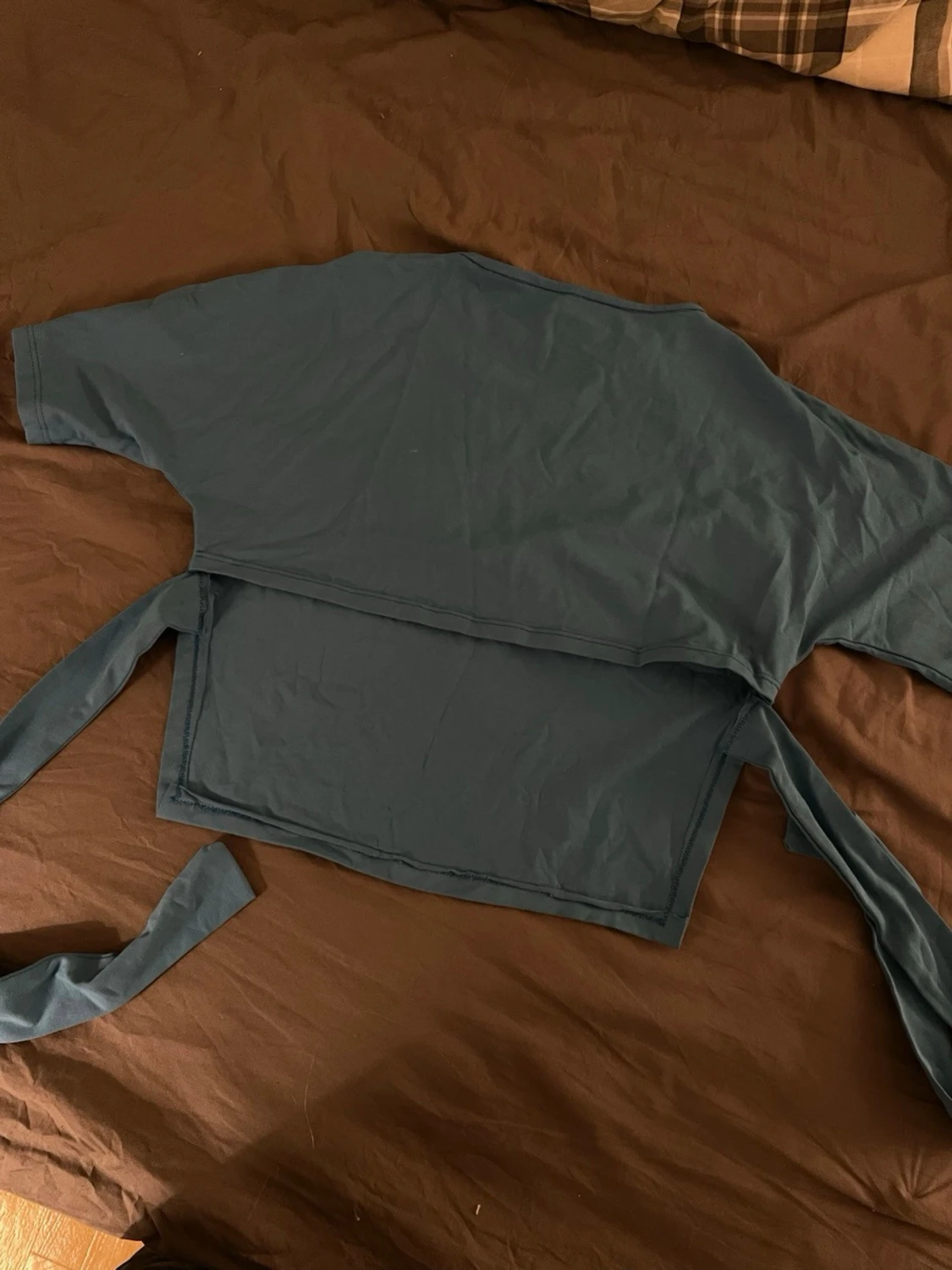 Blå croppad t-shirt med knytband - 2