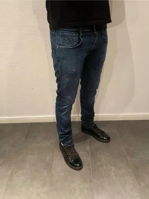Replay hyperflex jeans - Replay hyperflex jeans herr| pris:499kr| storlek: W33 L34| skick:9/10| hör av dig vid minsta lilla fundering eller fråga|