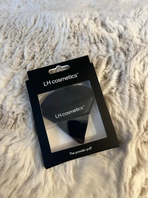 LH Cosmetics puder puff - Puder puff från LH Cosmetics ny och oöppnad
