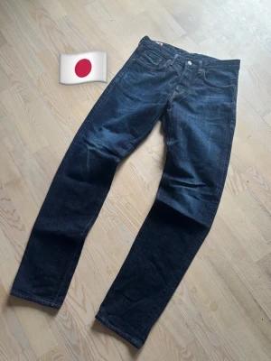 EDWIN RAW DENIM🇯🇵 - Ett par riktigt goa raw denim jeans ifrån edwin. Tillverkade och sydda i japan 🇯🇵! Storlek 29/32 och passar tts! Har ni frågor eller funderingar så är det bara att höra av sig! PRISET ÄR EJ HUGGET I STEN 🪨!