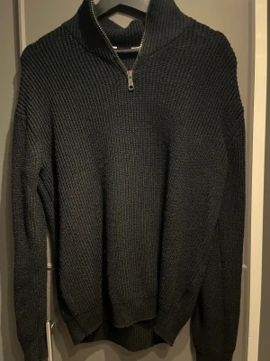 Halfzip  - Halfzip i storlek S, Svart. Mycket bra skick!