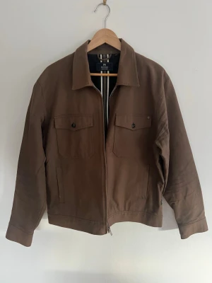 Brun skjortjacka Matinique  - Snygg brun skjortjacka från Matinique i storlek XL men är något liten i storleken