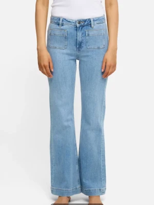 SÖKER - Ljusblå utsvängda jeans med fickor - Måste ha dessa! Kontakta mig gärna! I storlek 26 eller 27, helst längd 34, men 32 kan vara okej. ❤️🙏🏼