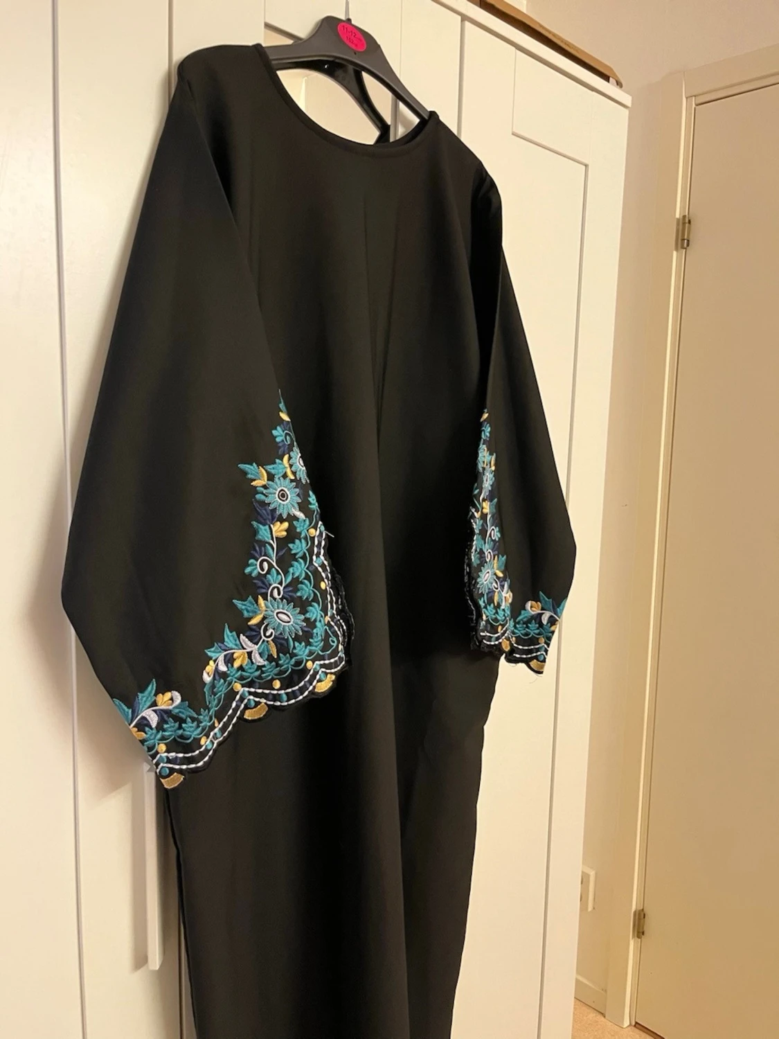 Abaya med brodering - 1