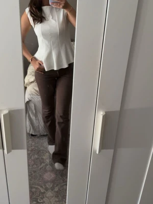 Nelly jeans  - Säljer mina bruna Nelly jeans då dem är för små på mkf