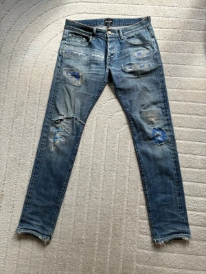 Earnest sewn (Selvedge) - Säljer ett par riktigt fetta jeans från märket earnest sewn. Jeansen har ett distressed utseende med tydlig vintage wash och repair-detaljer. Jeansen är selvedge! Mått osv finns på bilderna men ifall du har fler funderingar så är det bara att fråga. 😃