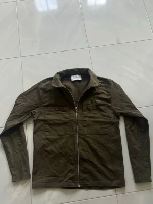 Woodbird overshirt - Riktigt soft overshirt, passar perfekt under en tisha eller hoodie. Skick 7/10. Tveka inte o skriva om ni har frågor!👊