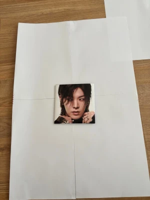 NCT 127 FACT CHECK yuta ver. - Säljer ett NCT 127 FACT CHECK album med flera fotokort och insatsbilder. Allt ingår! Skriv om ni vill se vem det är på pc 