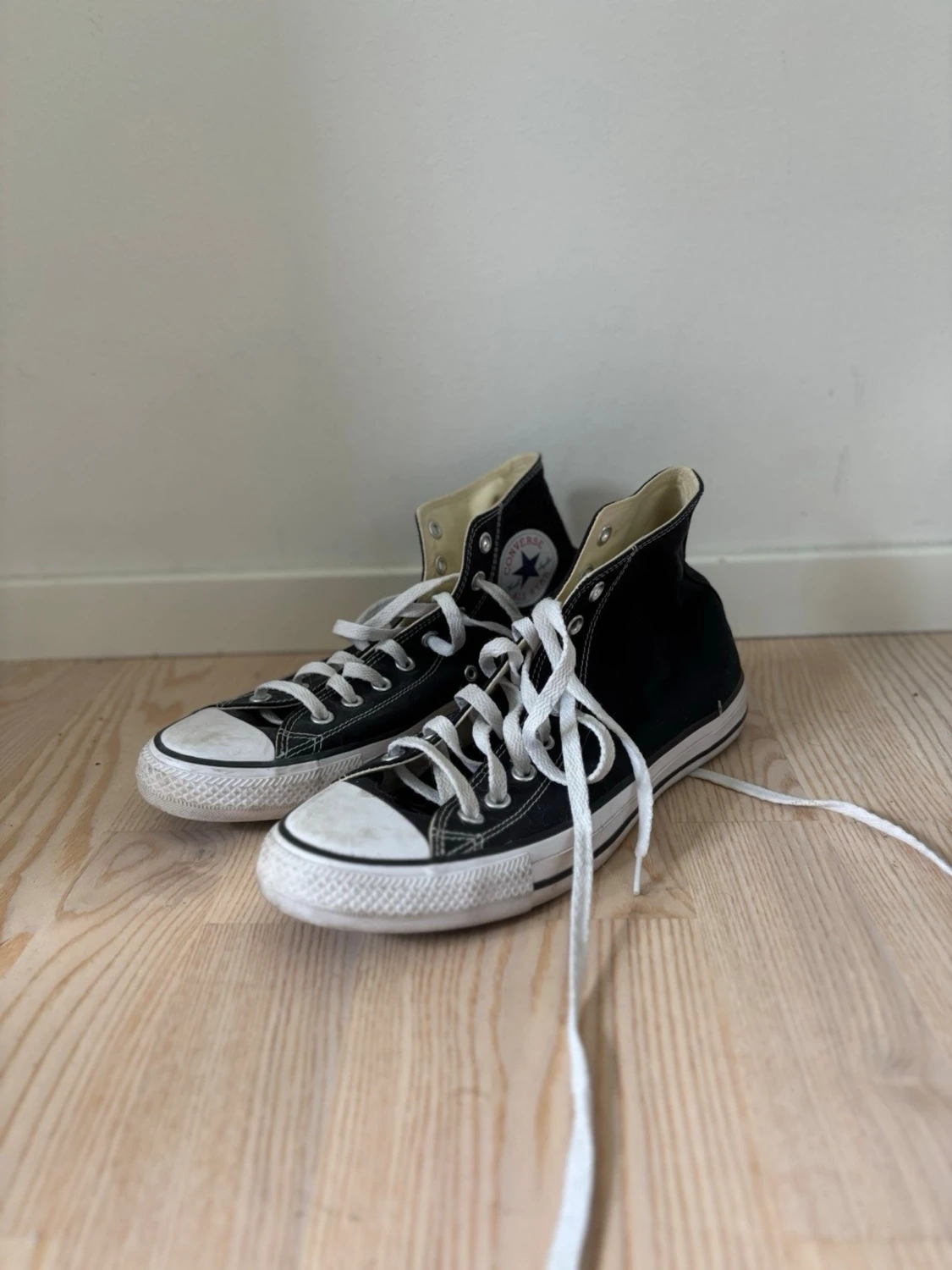Svarta converse - 1