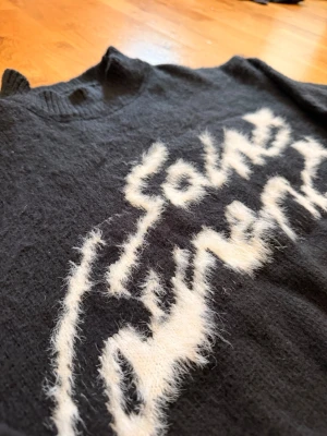 Svart stickad tröja Saint Laurent  - Pris kan diskuteras, erbjud, svarar snabbt✌️