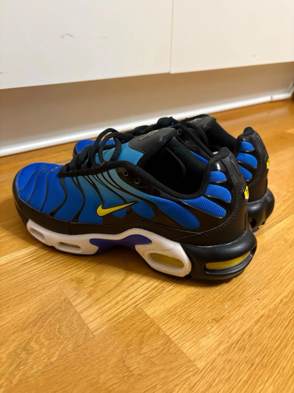 Nike Air Max Plus blå och svarta - 2