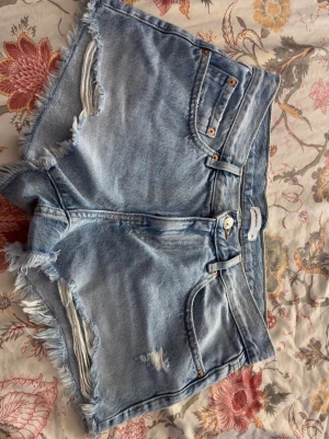 Jeans shorts  - Aldrig använda, lite små i storleken