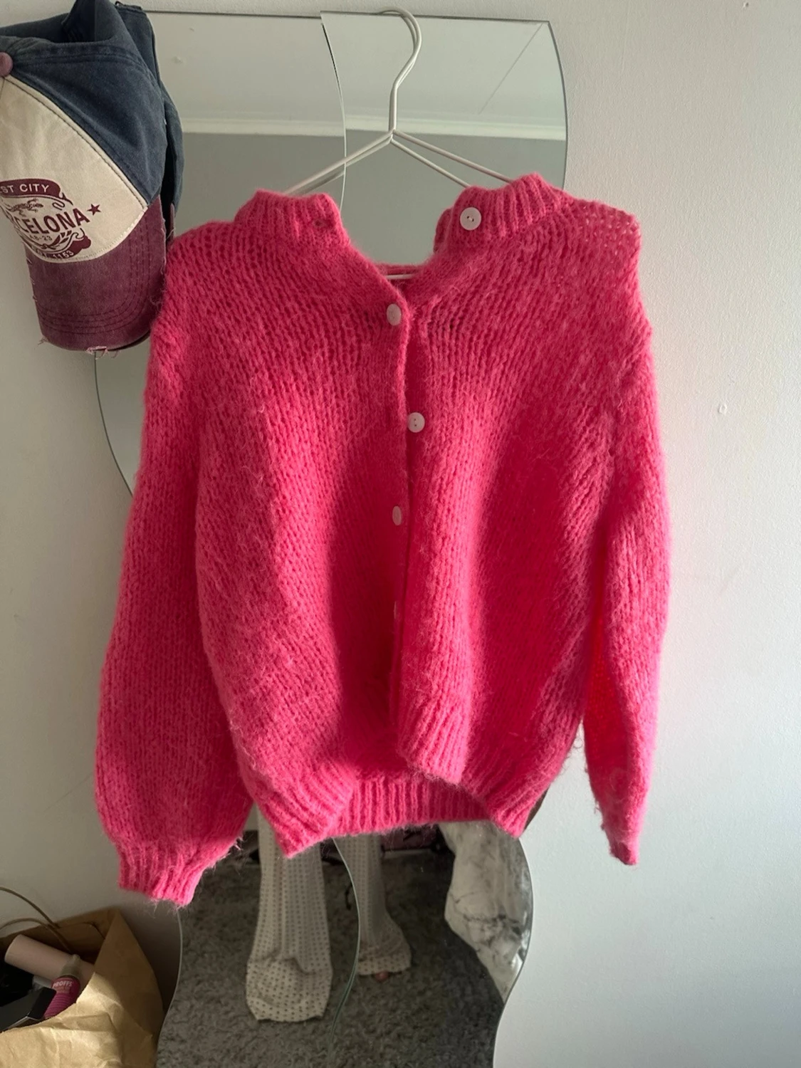 Rosa fluffig kofta med knappar - 1