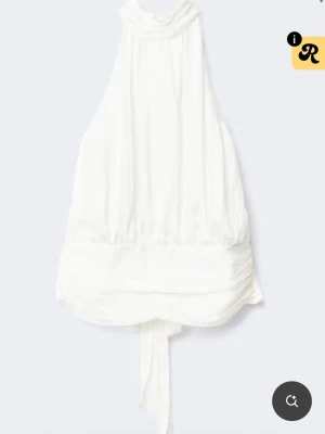 Vit halterneck jumpsuit med öppen rygg - Supersnygg vit topp från Gina tricot säljs pågrund Av fel storlek ej använd