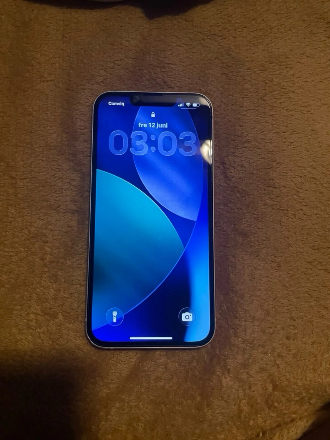 Vit iPhone 13 - 1
