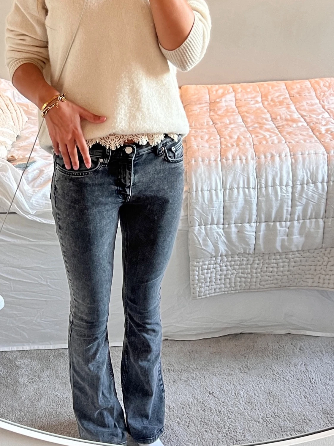 Svarta bootcut jeans med tvättad look