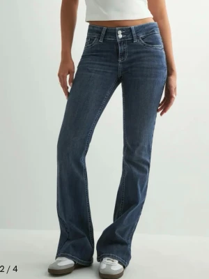 Nelly Bootcut jeans  - Säljer mina Bootcut jeans från Nelly i storlek 36, endast använda en gång och är i nyskick, priset går att diskutera vid snabb affär. 