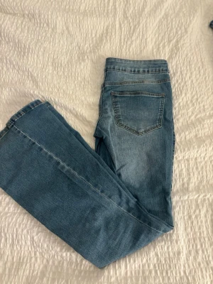 Vero Moda Bootcut jeans  - Säljer mina vero Moda jeans i storlek 34 då dom inte kommer till användning, inget slitage och knappt använda, pris går att diskutera 