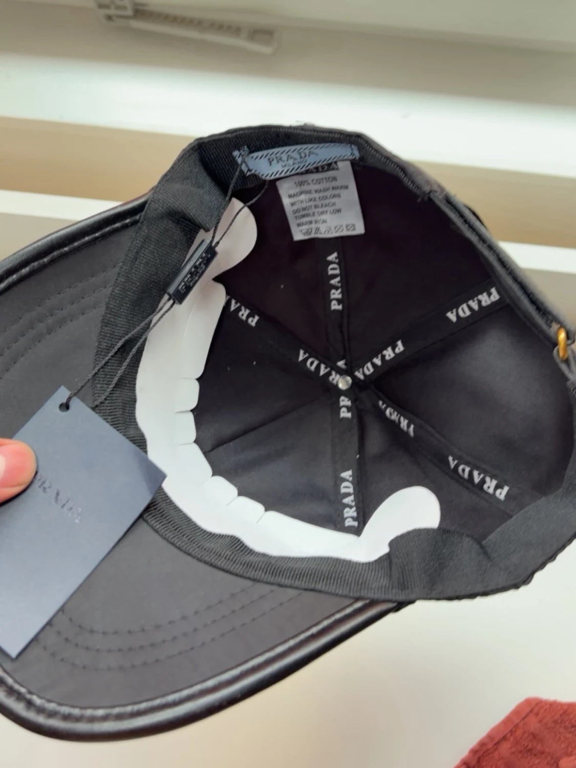 Svart keps från Prada i nylon - 4