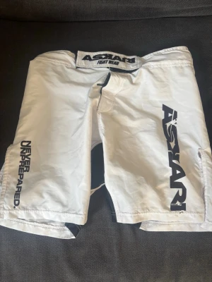 Askari MMA shorts - Använda 1-2 gånger bara Strl M