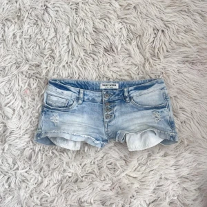 U12 Superlågmidjade jeanshorts  - Midja ca 38,5