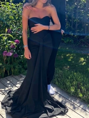 Långklänning - Bella Barnett lång/ bal klänning storek xs/s skalen medföljer!