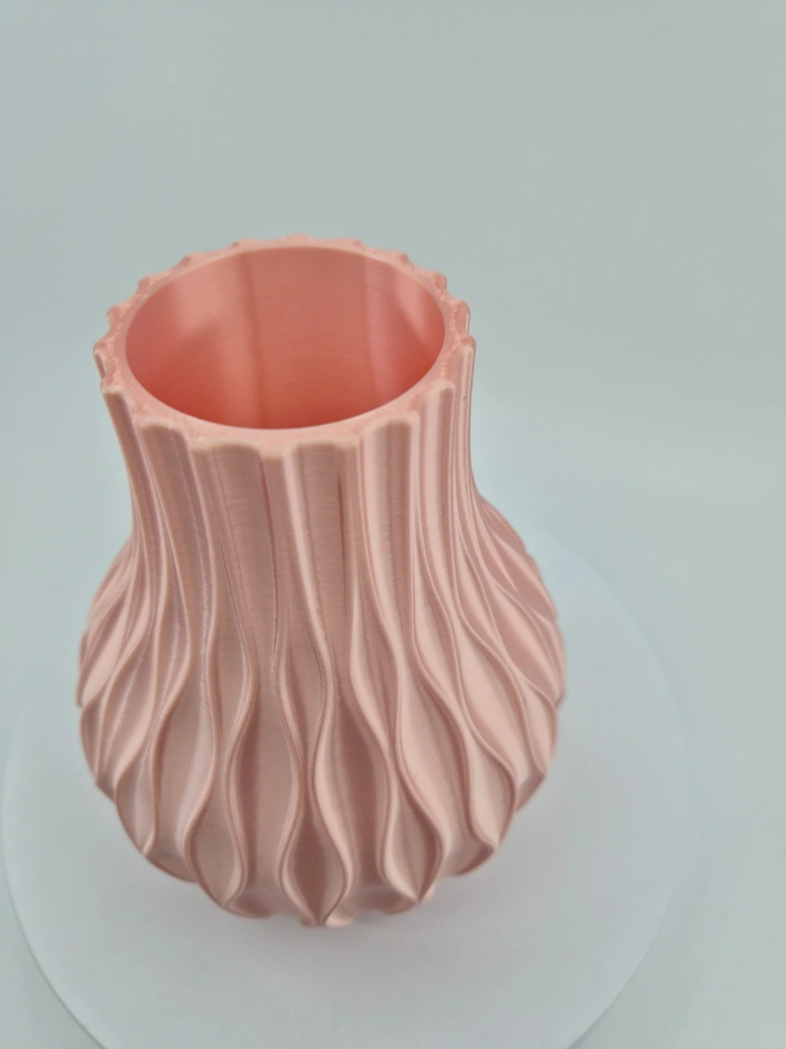 Rosa 3D-printad vas med vågmönster - 2