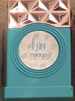 Minya parfym paris corner  - Säljs I 5ml reseflaska 