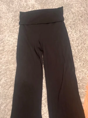 Svarta Yoga pants bikbok ribbade  - Stl S 