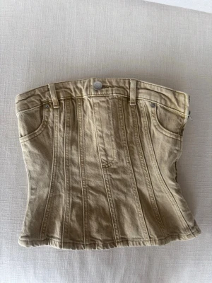 Beige denim tubtopp från Divided - Beige tubtopp i denim från hm. Aldrig använd, prislapp kvar. 