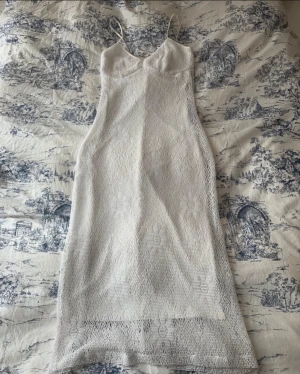 2000s summer dress - bought second hand, i noticed that the stitches on the straps have come loose but can easily be re stitched:)  100% polyester  im around 160cm for reference