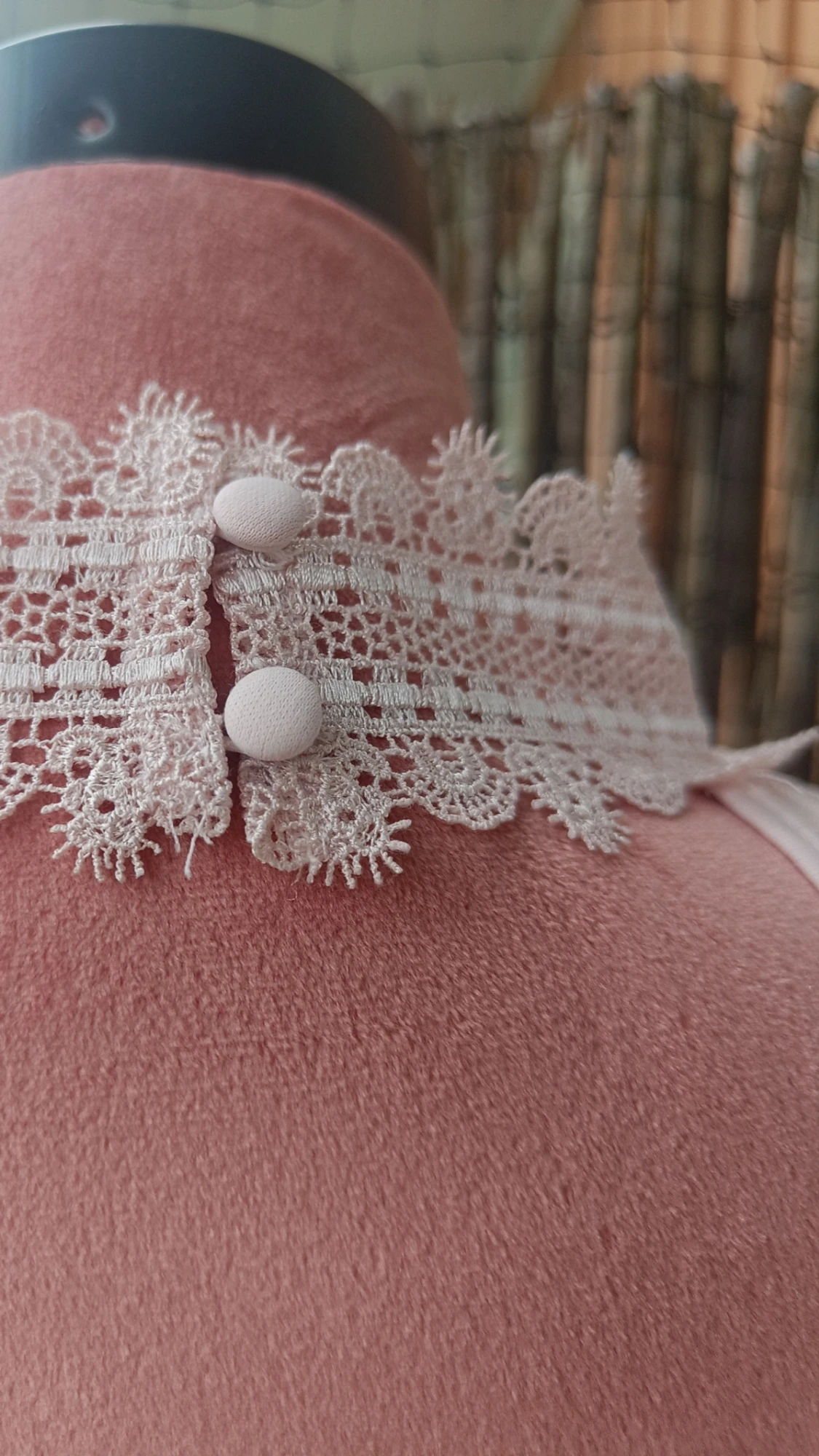 Ljusrosa spetsblus med hög hals - 4