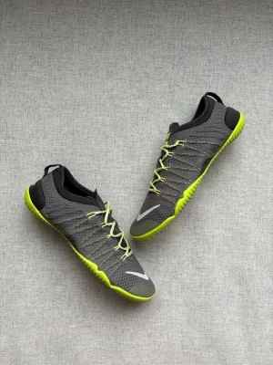 Nike paljasjalkakengät - NIKE FREE 1.0 CROSS BIONIC Malli: 641530-200 Koko: 38 Ovh noin 100€  Postitus/nouto