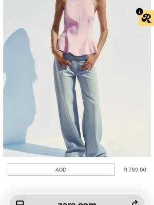 Ljusrosa peplum topp från Zara - Säljer en ljusrosa peplum topp/ halterneck från Zara med halterneck och öppen rygg. Toppen har en figurnära passform upptill med utsvängd nederdel. Använd vid 1 tillfälle, i storlek Xs