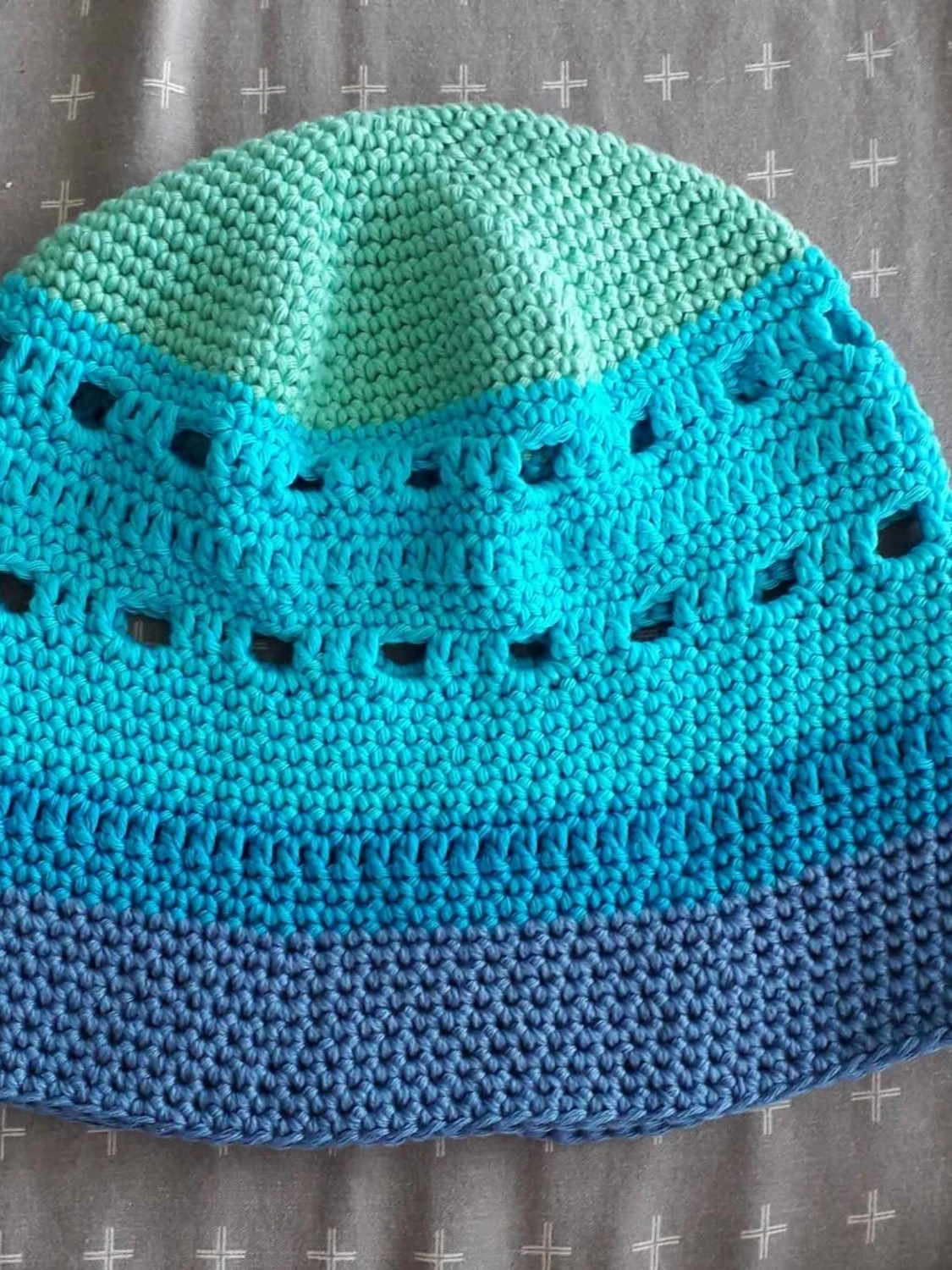 Virkat bucket hat i blå toner - 1