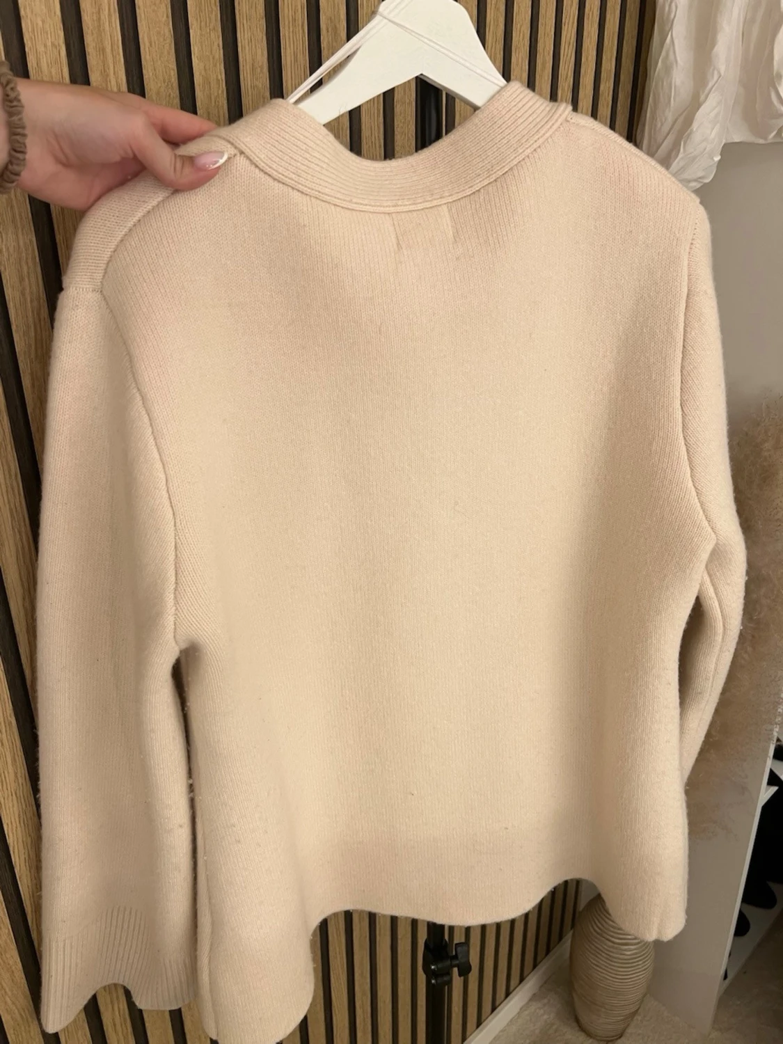 Beige stickad ull kofta med knappar - 3
