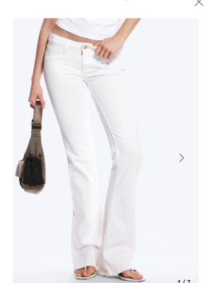Lågmidjade jeans - Helt nya lågmidjade jeans från weekday, märke cheep monday. Endast testade med prislappen kvar. Helt slutsålda, storlek 28/30